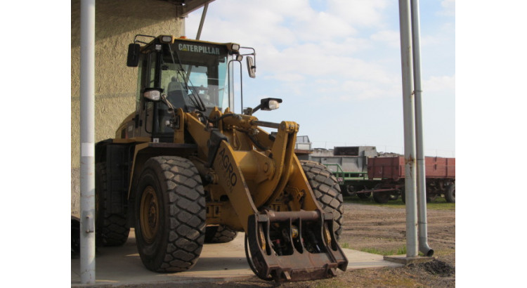 Kloubový nakladač CAT 938 H AGRO