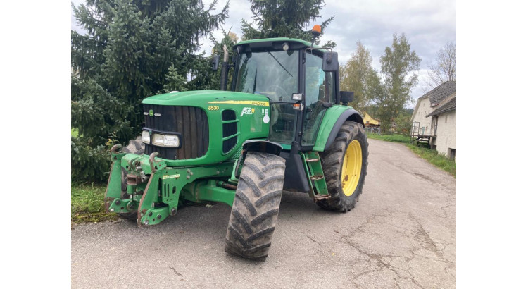 Traktor John Deere 6530