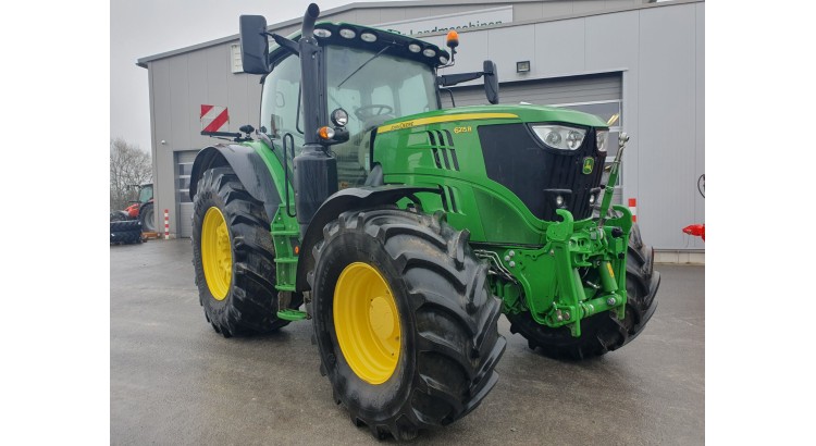 Traktor John Deere 6215R