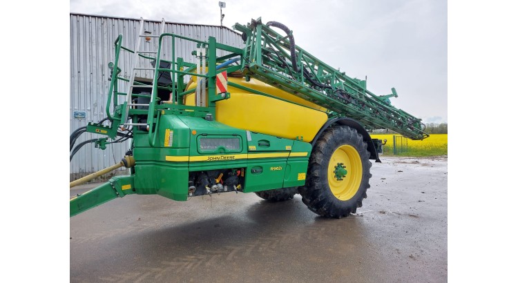 Tažený postřikovač John Deere R962i