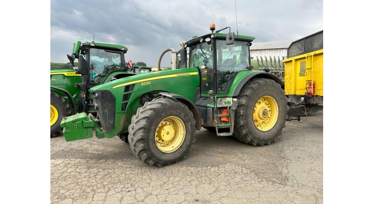 Traktor John Deere 8330R