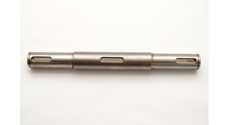 Fortschritt E512 23-22
 Hřídel hnací výtahu