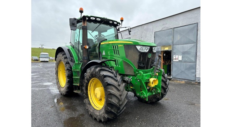 Traktor John Deere 6210R