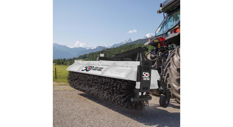 zametač FLIEGL Typ 700 - 50 let Limited Edition Pracovní záběr 2,3m