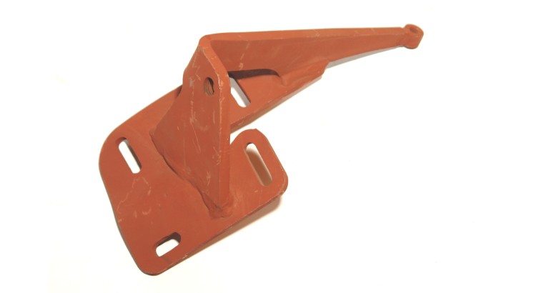 Držák zahrnovačky pravý