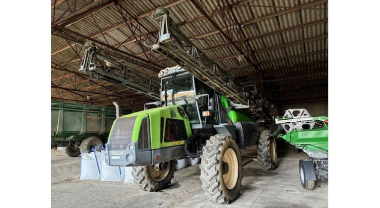 Samojízdný postřikovač TECNOMA LASER 4240