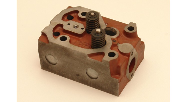 950595 Hlava válce kompletní s ventily Z-3011, Z-4011