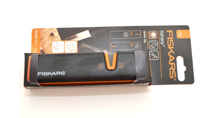 FISKARS 1000601 XSHARP Ostřič seker a nožů