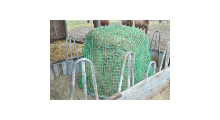 34359 Síť na seno do příkrmiště 1,6 x 1,6 m / oko 5 cm