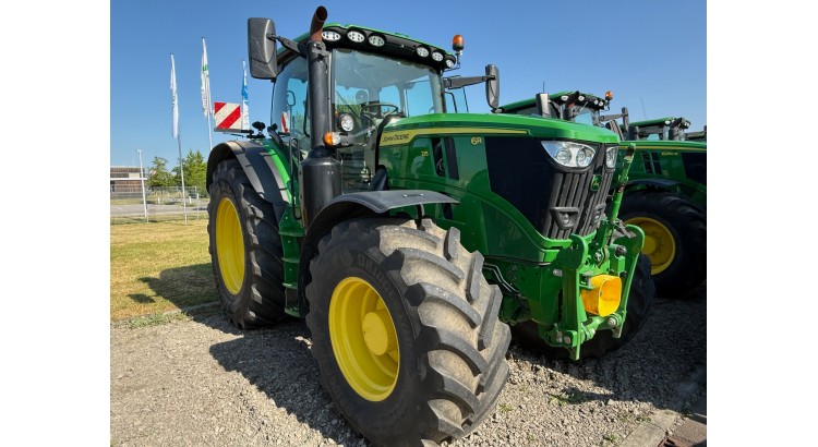 Traktor John Deere 6R 215
