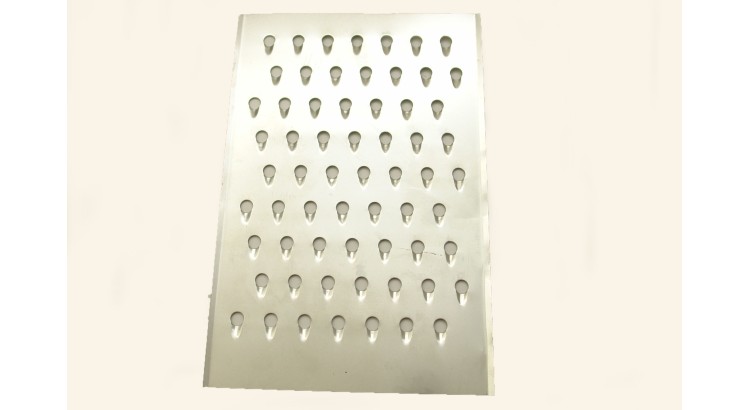 Plech náhradní ke struhadlu 21x32 cm pr. děr 10 mm