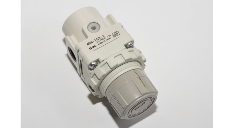Regulátor SMC 1/4" AR20-F02H-A bez filtru
