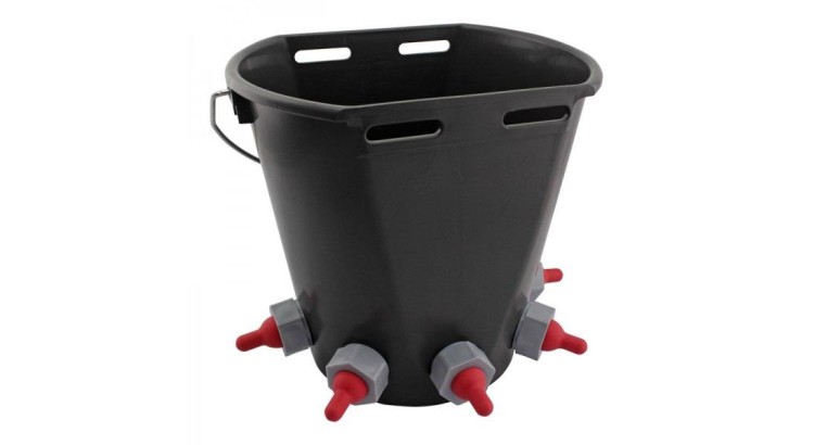 Kbelík k napájení jehňat 8 l, komplet s 5 dudlíky