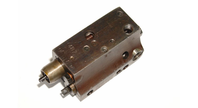 4011-8100 Rozvaděč hydrauliky Z-4011,5511