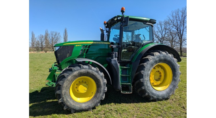 Traktor John Deere 6210R