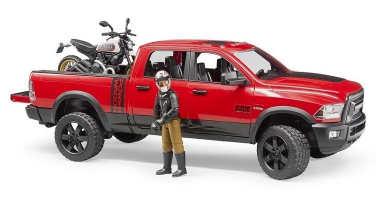 Auto terénní Ram Power Wagon s motorkou Ducati a figurkou Bruder 02502