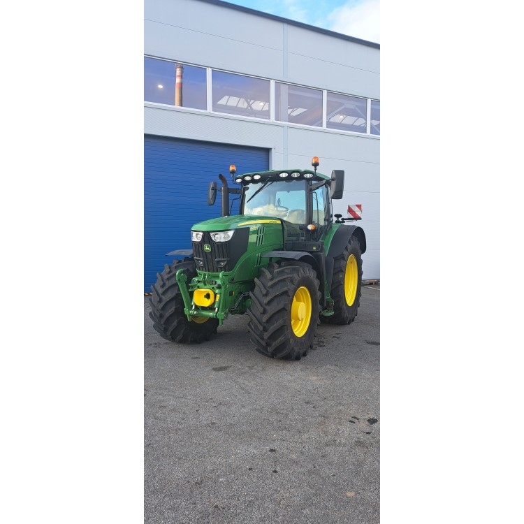 Traktor John Deere 6215R