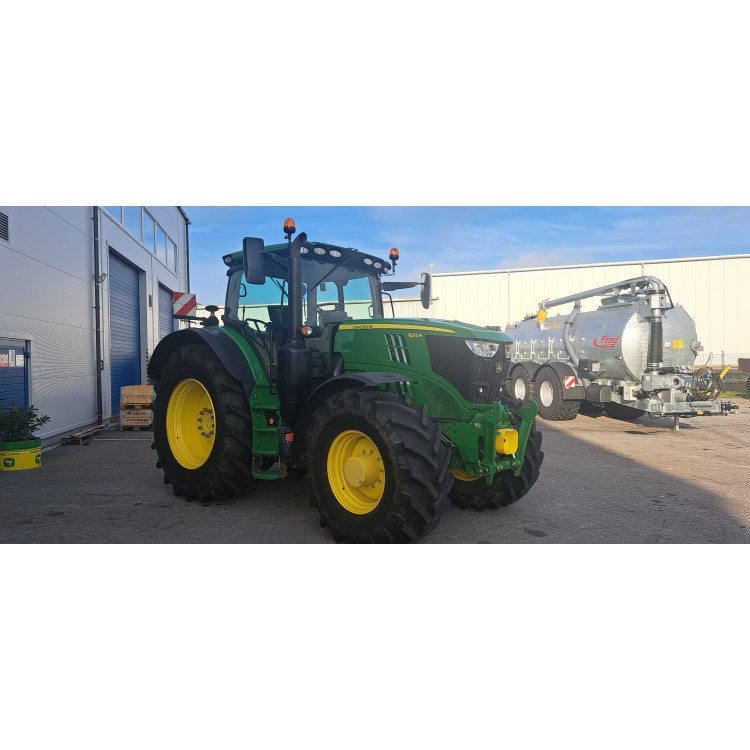 Traktor John Deere 6215R