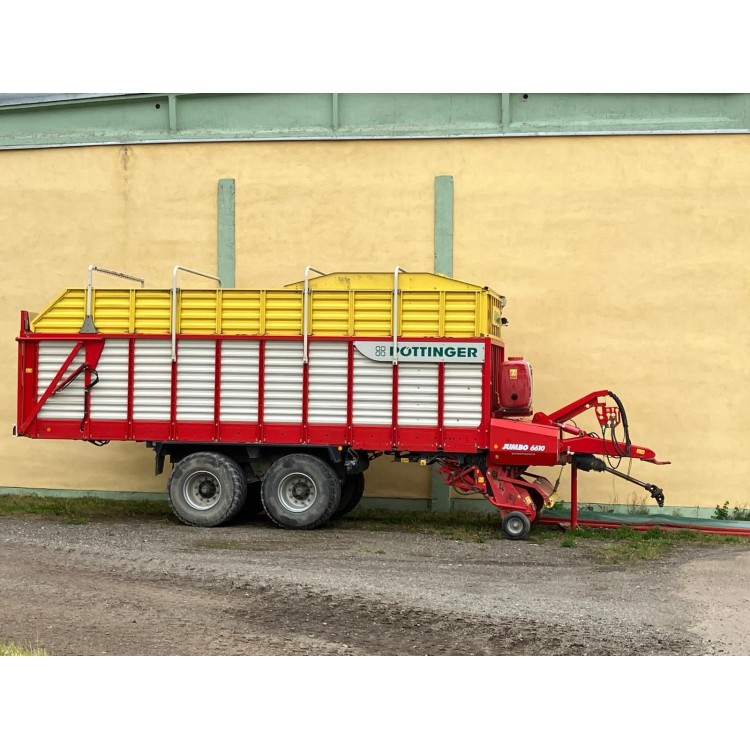 Samosběrací senážní vůz PÖTTINGER JUMBO 6610
