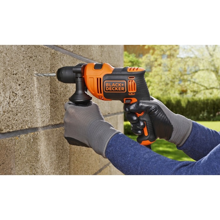 BLACK&DECKER BEH710SA32 Vrtačka příklepová 710 W + sada nástrojů (32 ks)