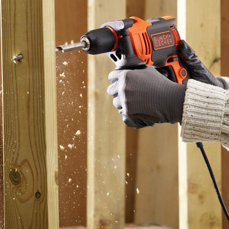 BLACK&DECKER BEH710SA32 Vrtačka příklepová 710 W + sada nástrojů (32 ks)