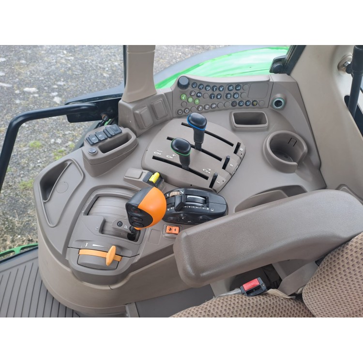 Traktor John Deere 6090M