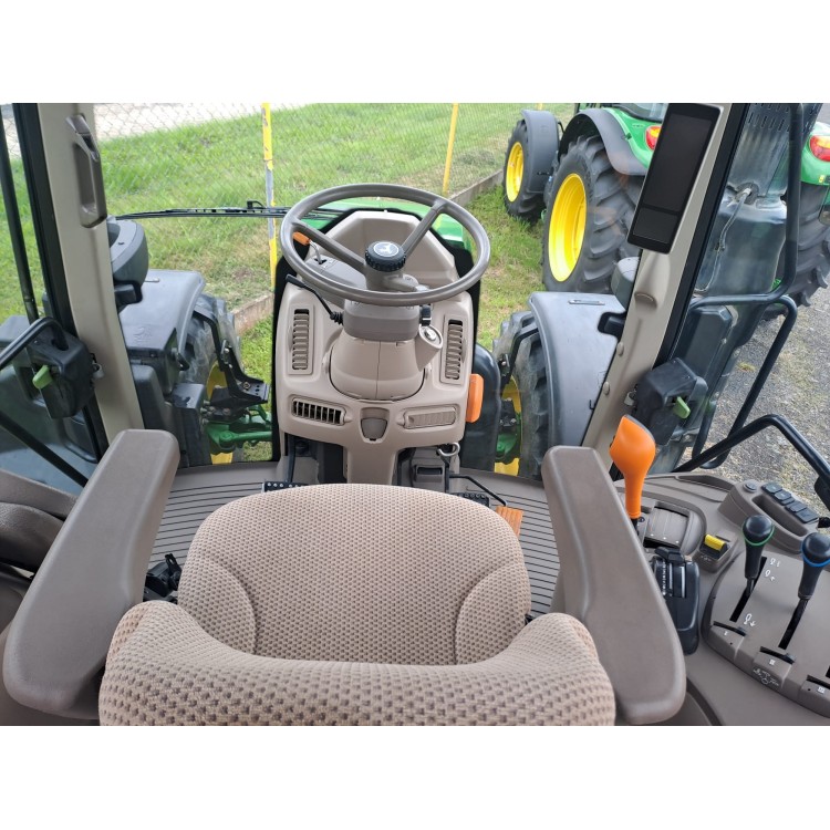 Traktor John Deere 6090M