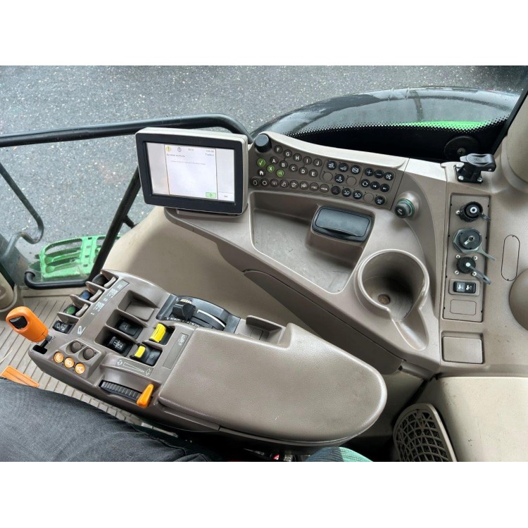 Traktor John Deere 6210R