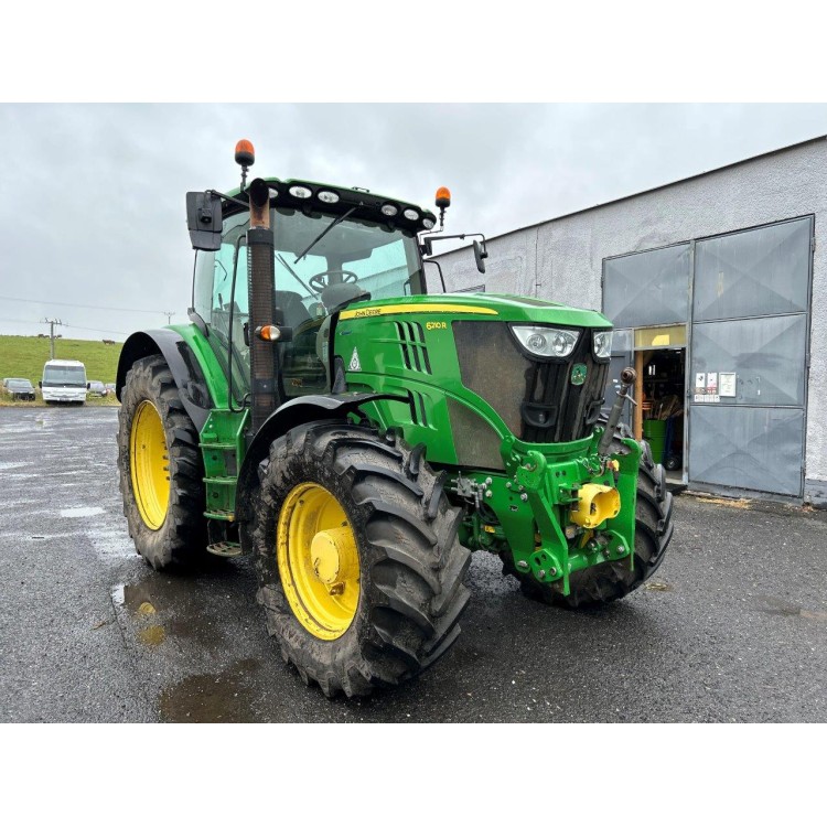 Traktor John Deere 6210R