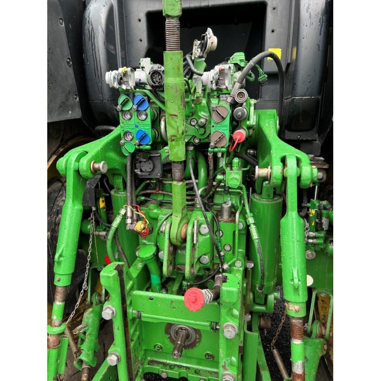 Traktor John Deere 6210R