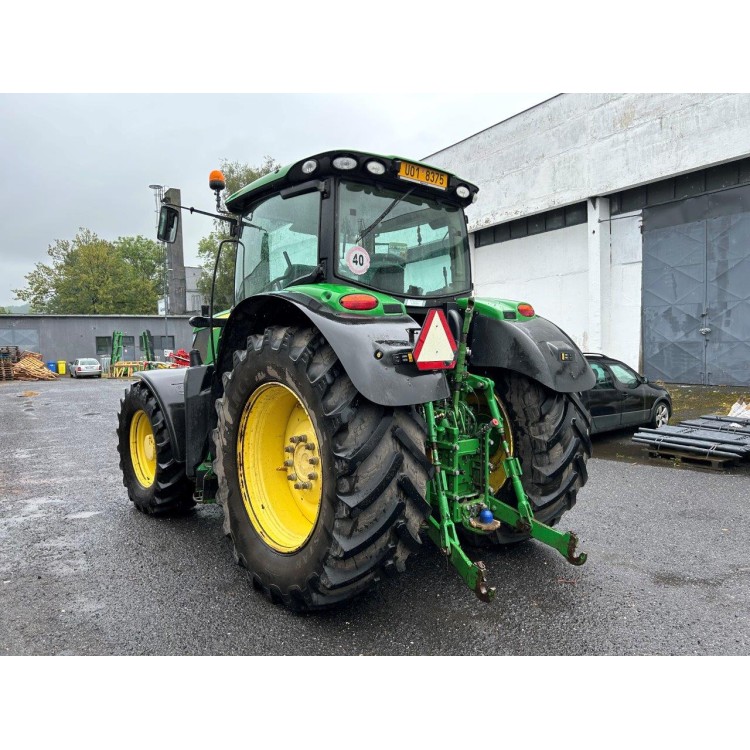 Traktor John Deere 6210R