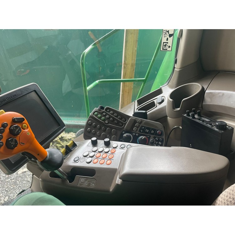 Sklízecí mlátička John Deere T660 HM