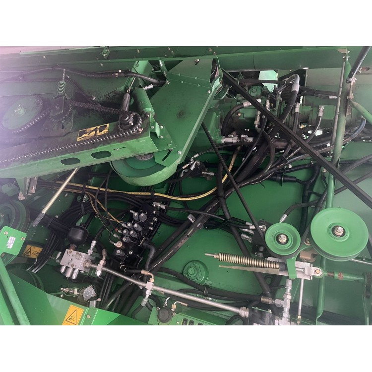 Sklízecí mlátička John Deere T660 HM
