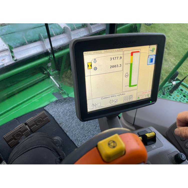Sklízecí mlátička John Deere T660 HM