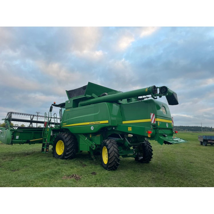 Sklízecí mlátička John Deere T660 HM