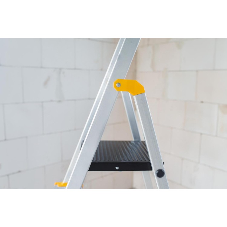 Schůdky AL 1x4 MAX jednostranné s madlem