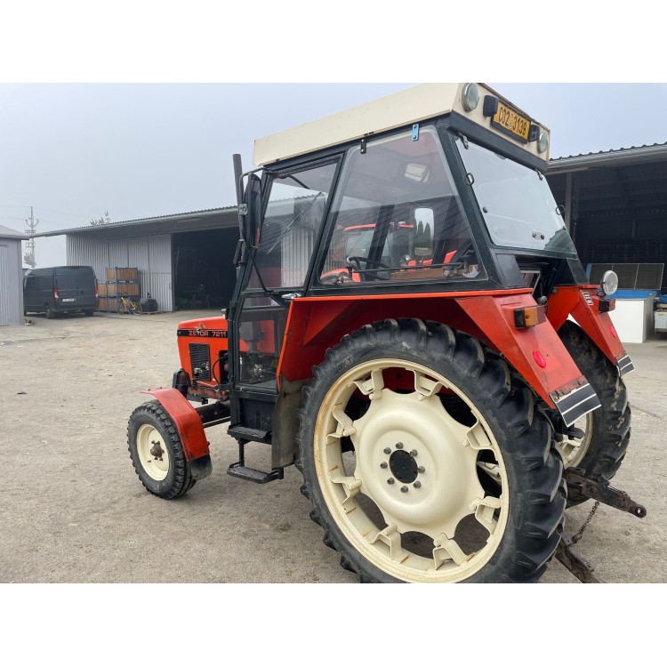 Traktor Zetor 7211