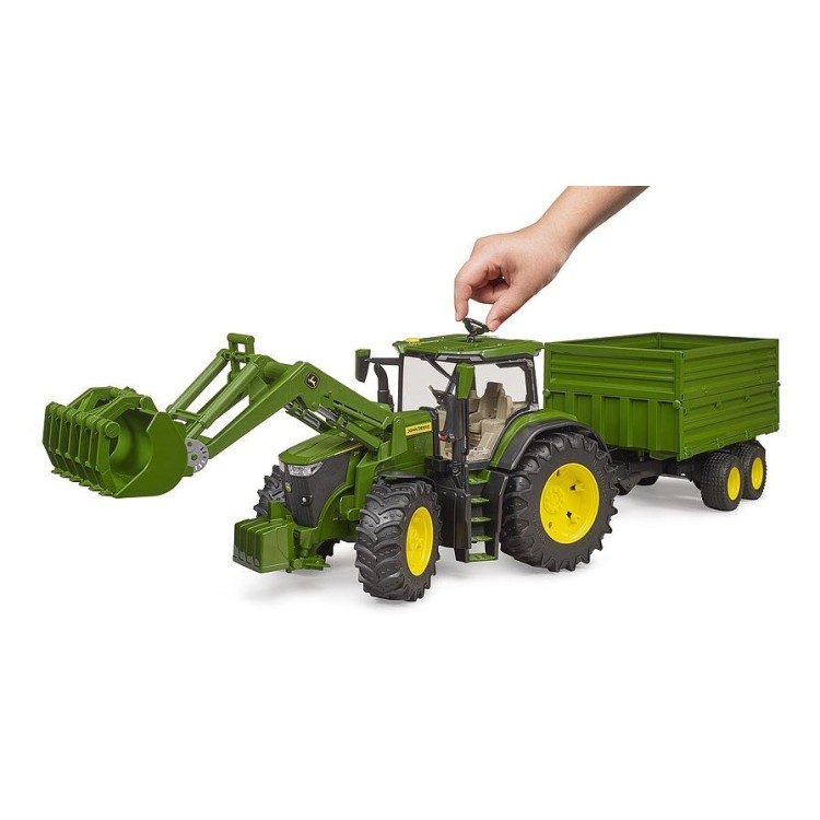 Traktor John Deere  7R 350 s čelním nakladačem a přívěsem Bruder 03155