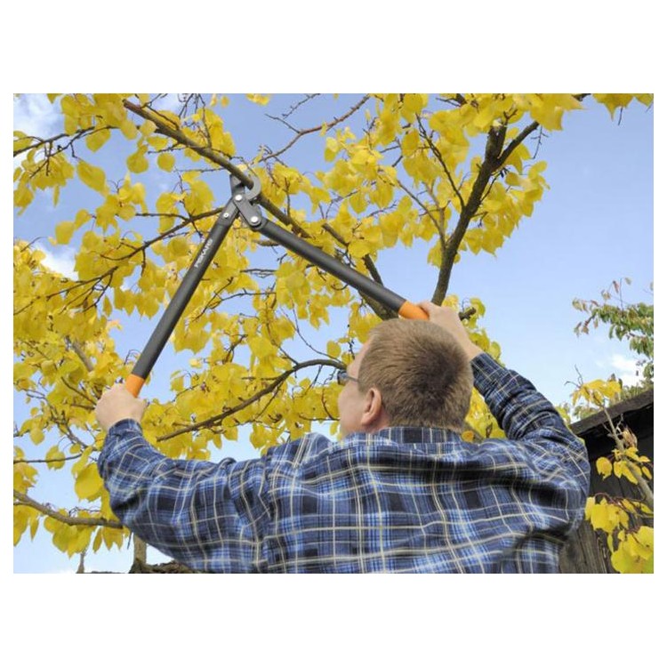 FISKARS 1000584 Nůžky POWERGEAR na silné větve s převodem