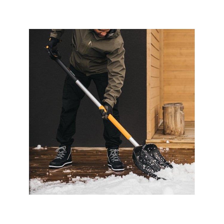 Fiskars 1057189 Shrnovač na sníh X-serie 53cm/143cm teleskop