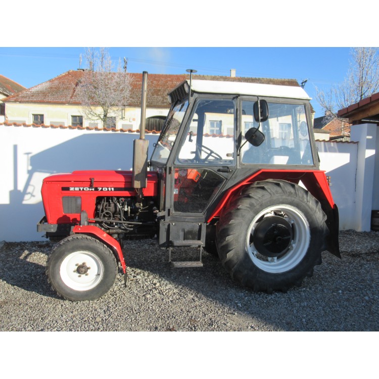 Traktor Zetor 7011