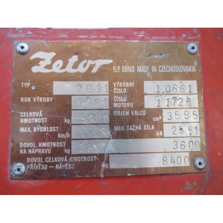 Traktor Zetor 7011