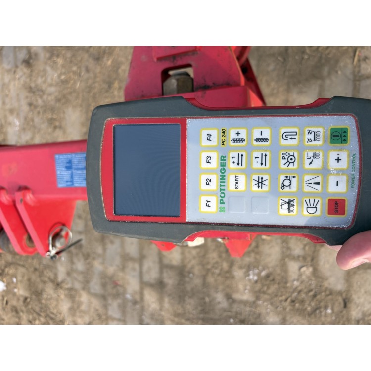 Secí stroj Pöttinger Terrasem C6