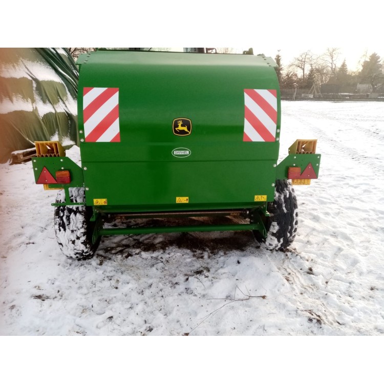 Lis na kulaté balíky John Deere F440E