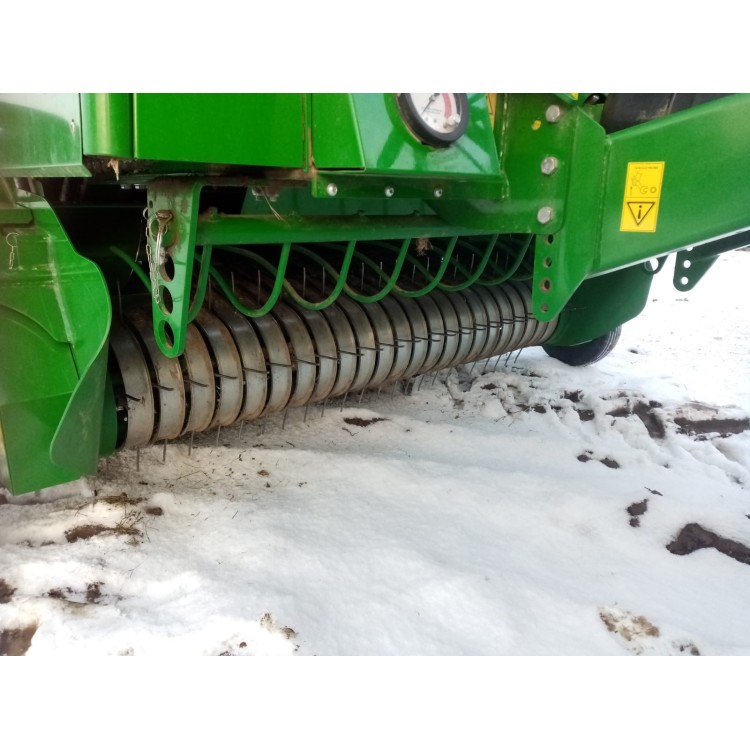 Lis na kulaté balíky John Deere F440E