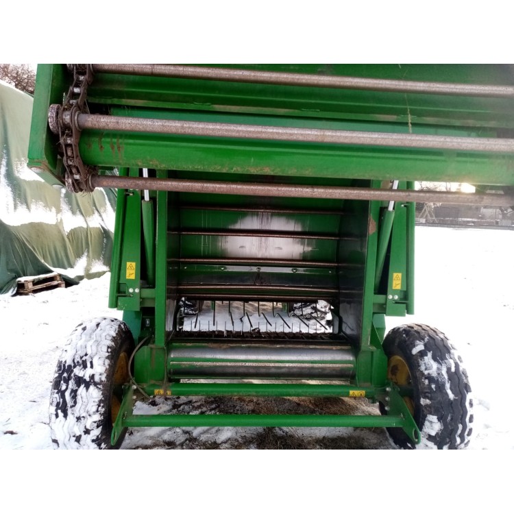 Lis na kulaté balíky John Deere F440E