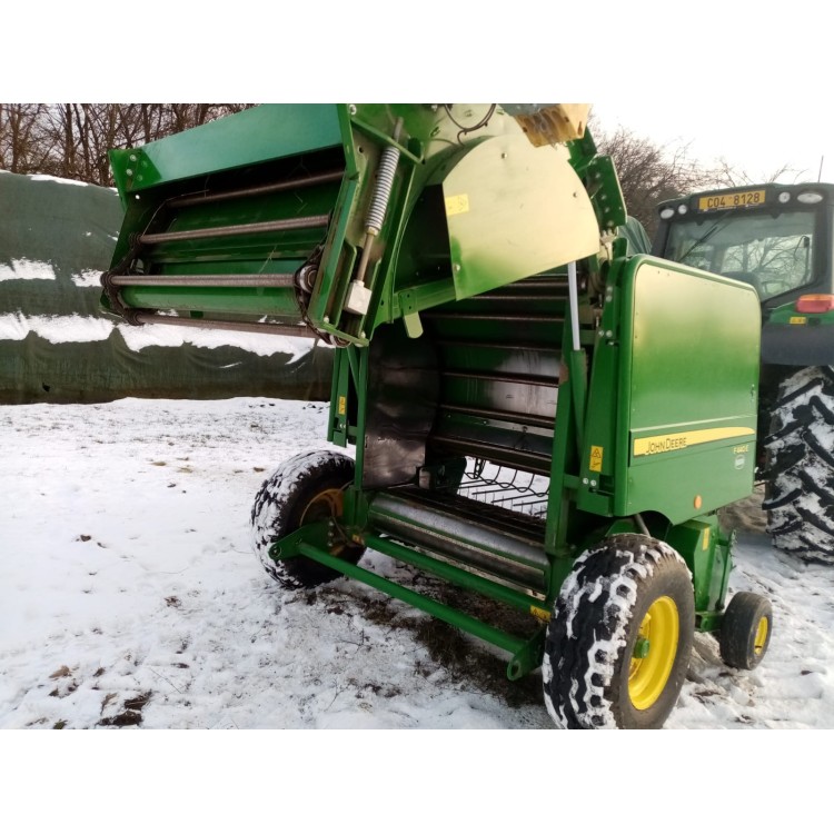Lis na kulaté balíky John Deere F440E