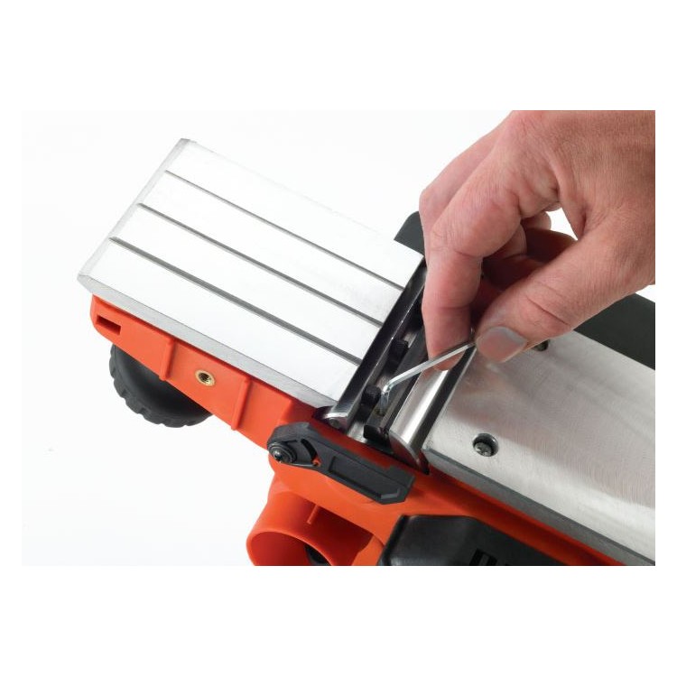 BLACK&DECKER KW750K Hoblík 750 W s vysokým výkonem