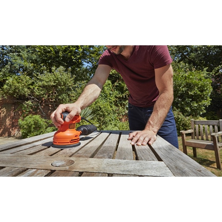 Black&Decker BEW210 excentrická bruska 125mm