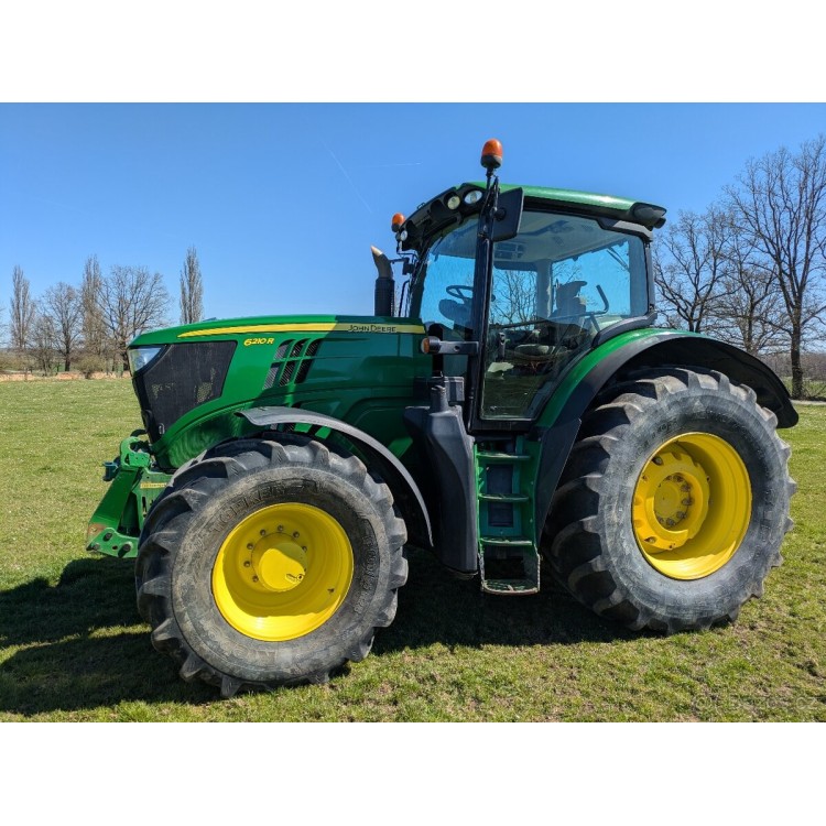 Traktor John Deere 6210R